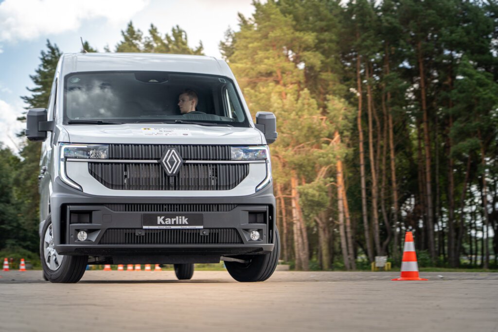 Renault Master na torze jazdy sprawnościowej – finał Najlepszy Młody Kierowca 2026