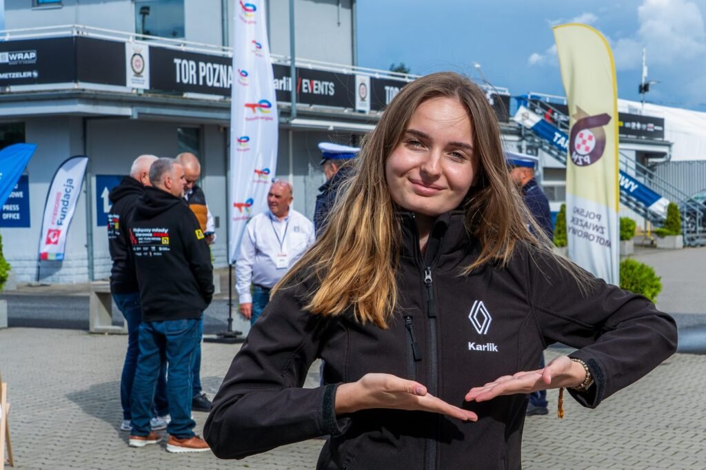 Uczestniczka eventu firmowego na Torze Poznań – fotograf eventów Poznań